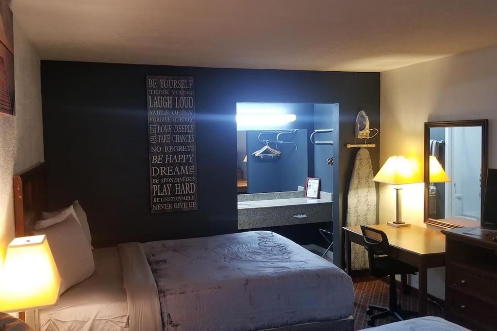 Hotel 2 Queen Beds Hotel Room 226 Booking Stillwater Dış mekan fotoğraf